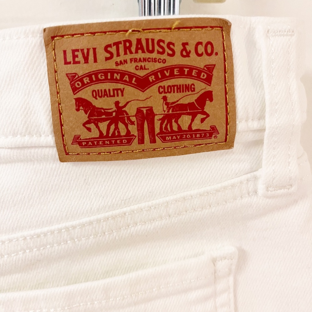 LEVIS Mid Length White Denim Shorts size 28/6 Cuffed Zipper Fly - Picture 10 of 11